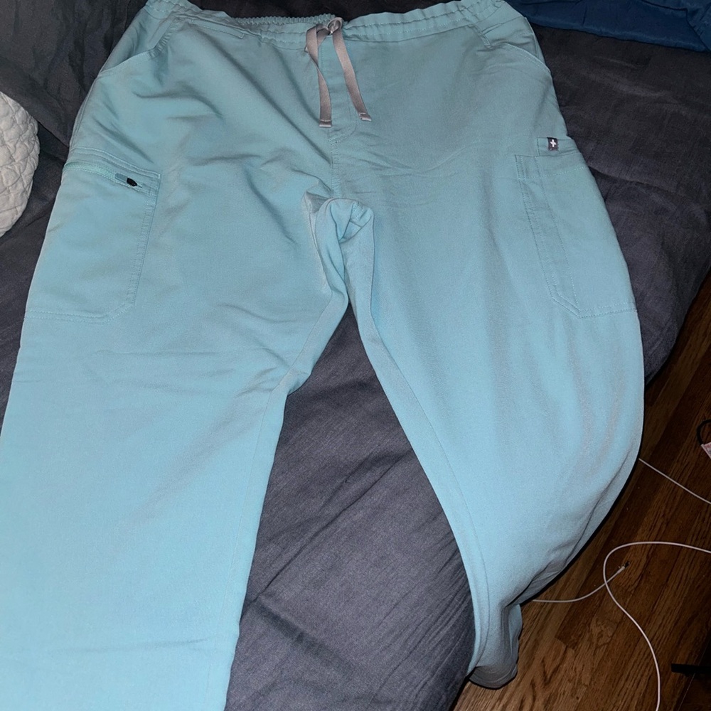 Figs Sea glass cargo Pants EUC, bundle with matching top for discount shipping